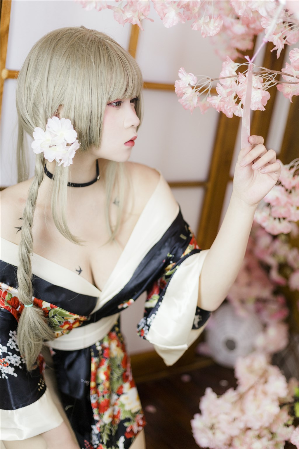 黑料网入口揭秘:知名主播的“副业”竟是高端伴游?,黑料 官网